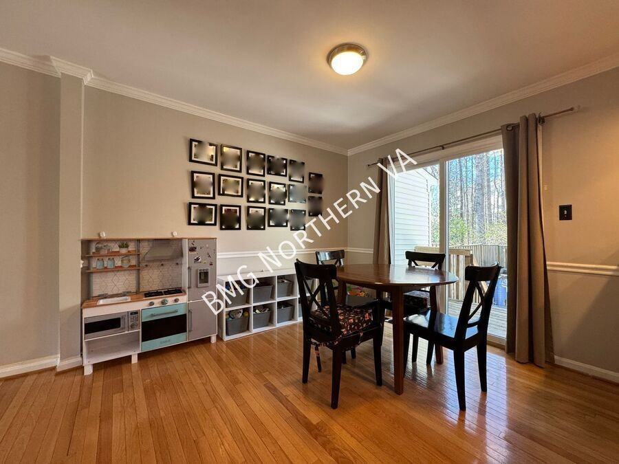 6038 Rockton Ct - Photo 5 of 26