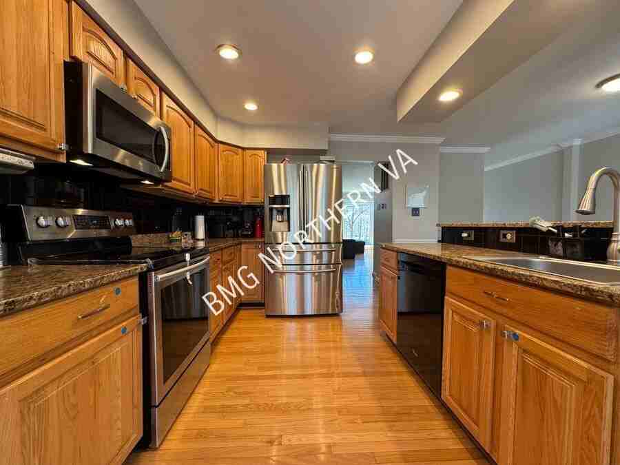 6038 Rockton Ct - Photo 7 of 26