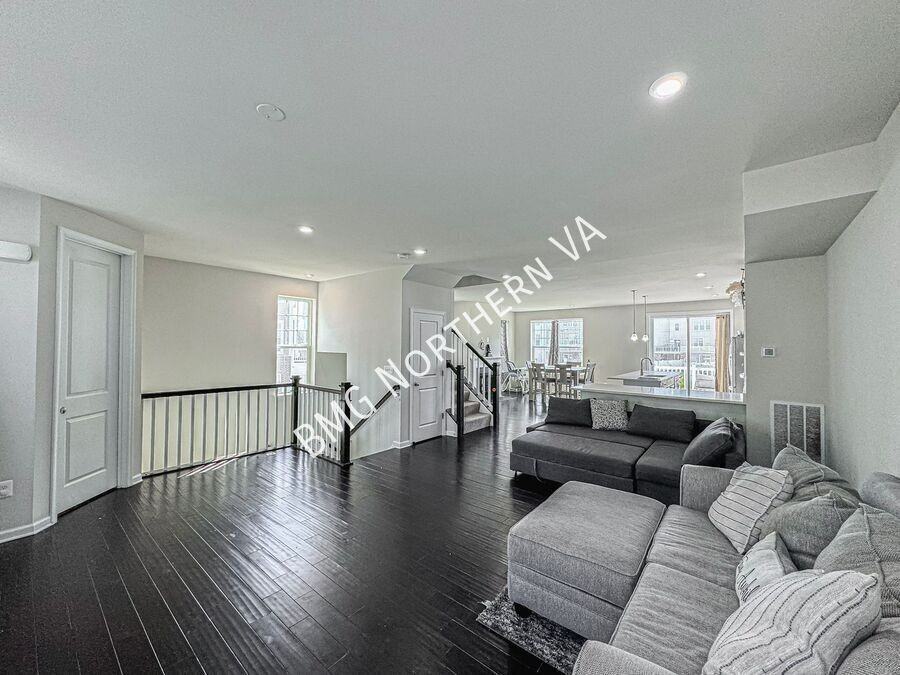 42961 Running Creek Sq - Photo 3 of 31