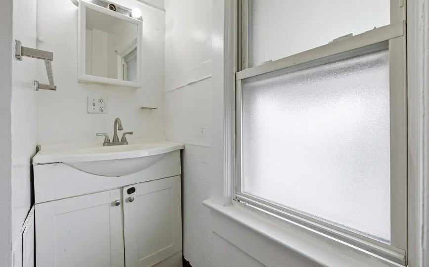 691 Lafollette St - Photo 7 of 11