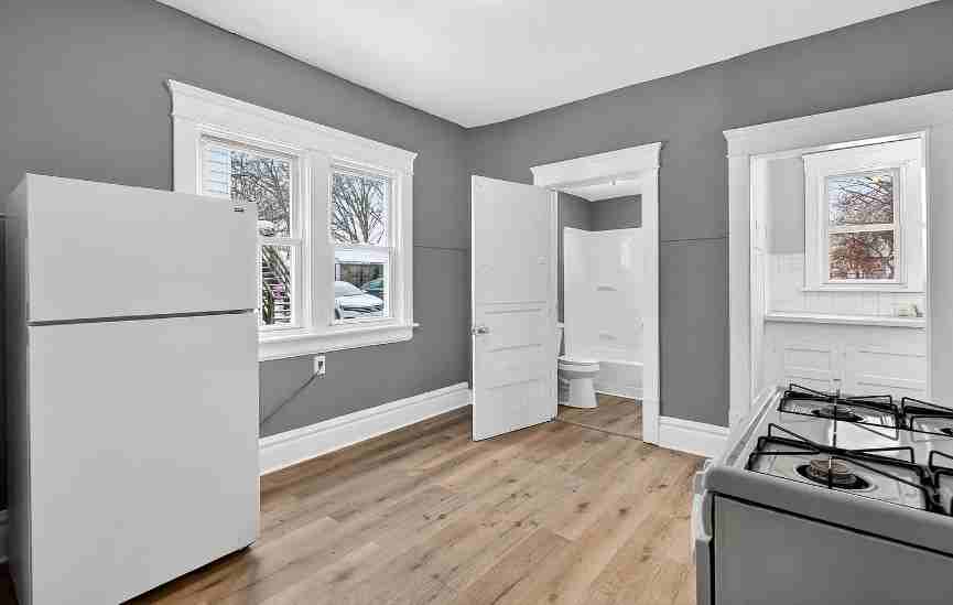 458 Kling St - Photo 7 of 19