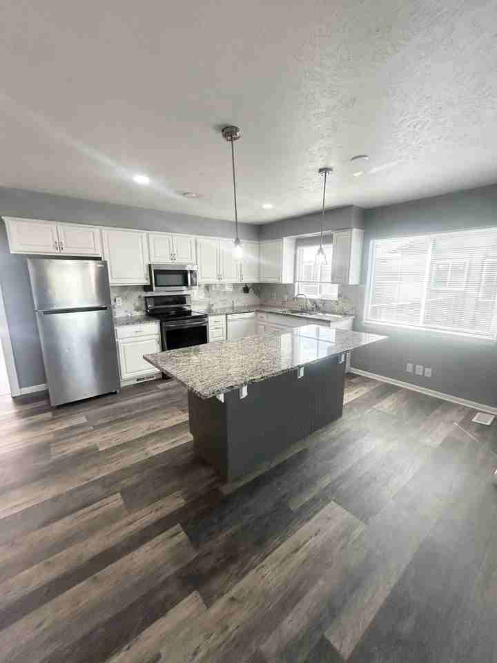 1719 E Fort Union Blvd - ELB - Photo 2 of 16