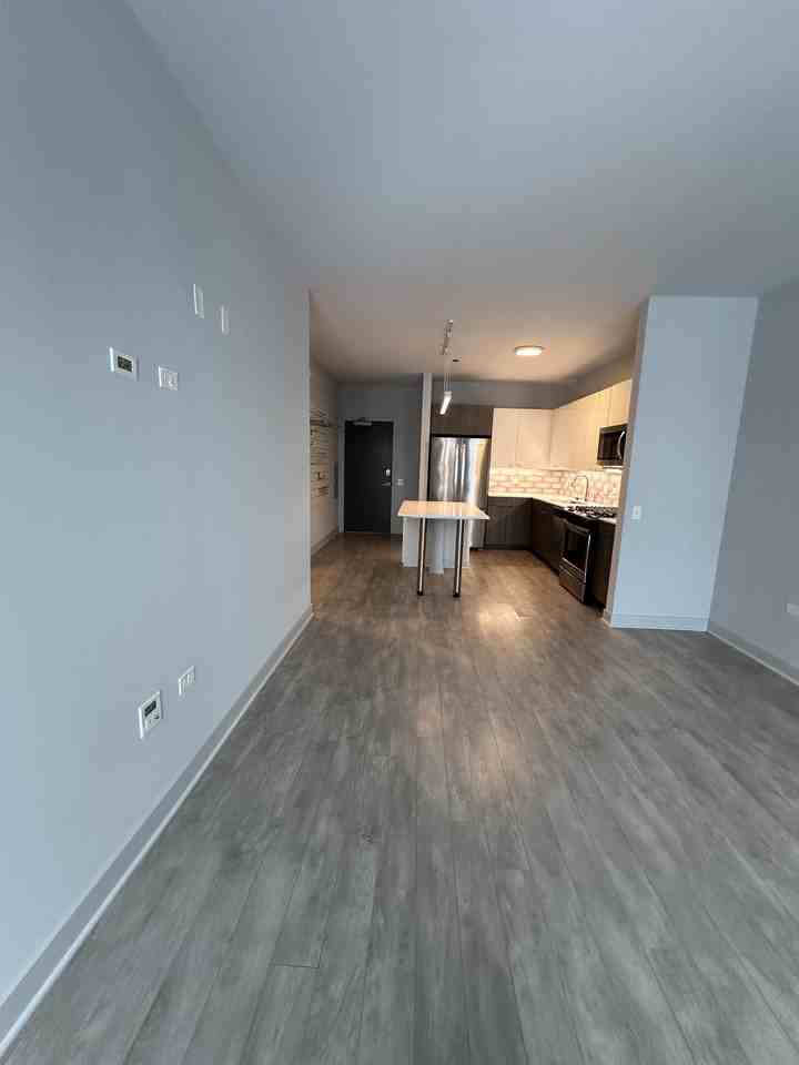 1025 W Addison St #705 - Photo 4 of 23