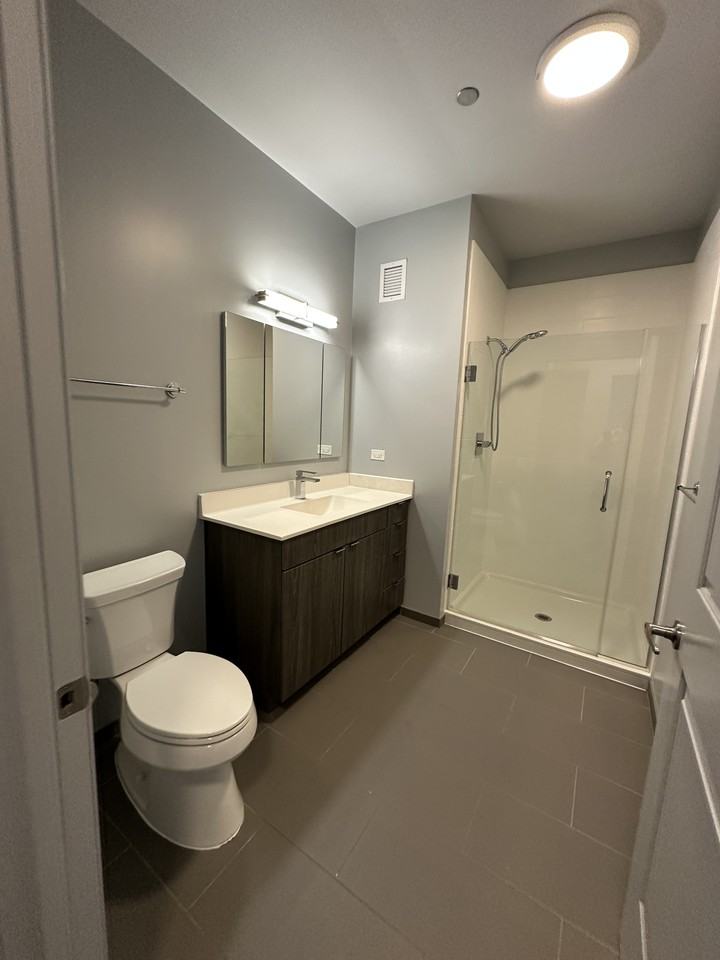 1025 W Addison St #705 - Photo 7 of 23