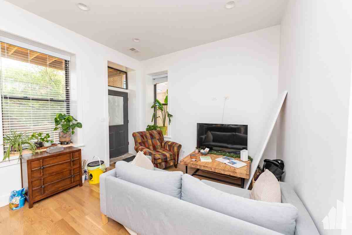 3517 N Reta Ave #4R - Photo 5 of 12