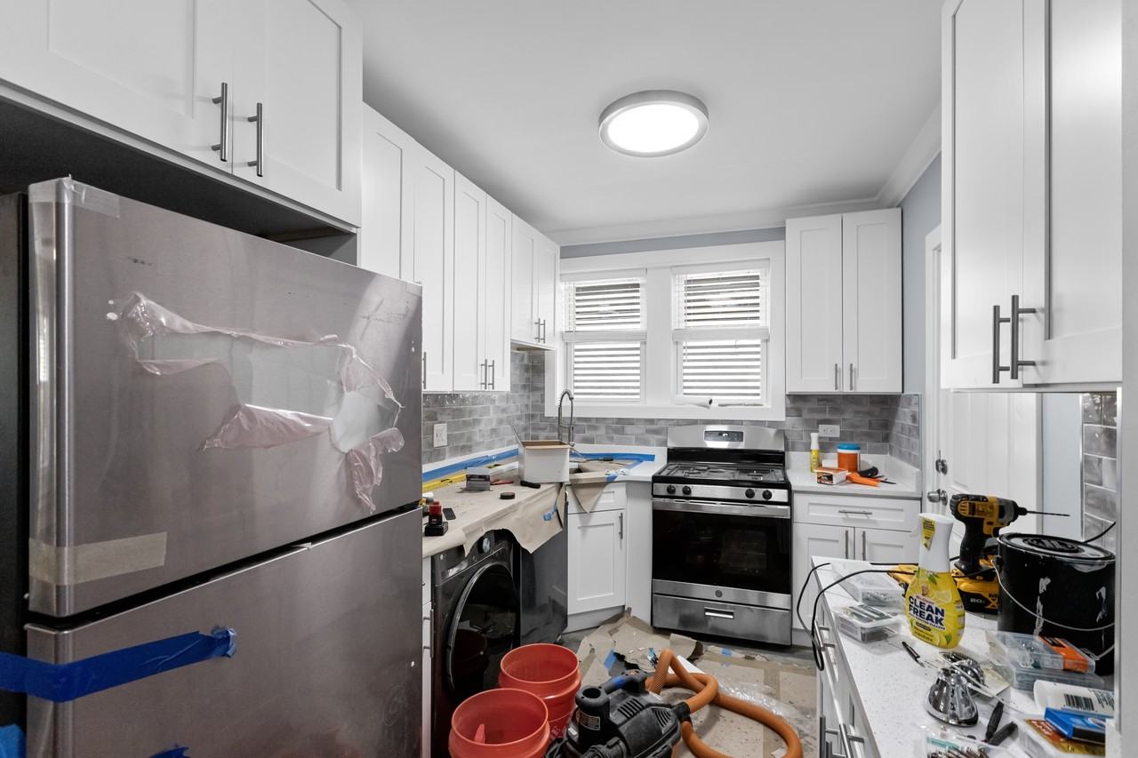 3815 N Greenview Ave #3815-1W - Photo 3 of 10