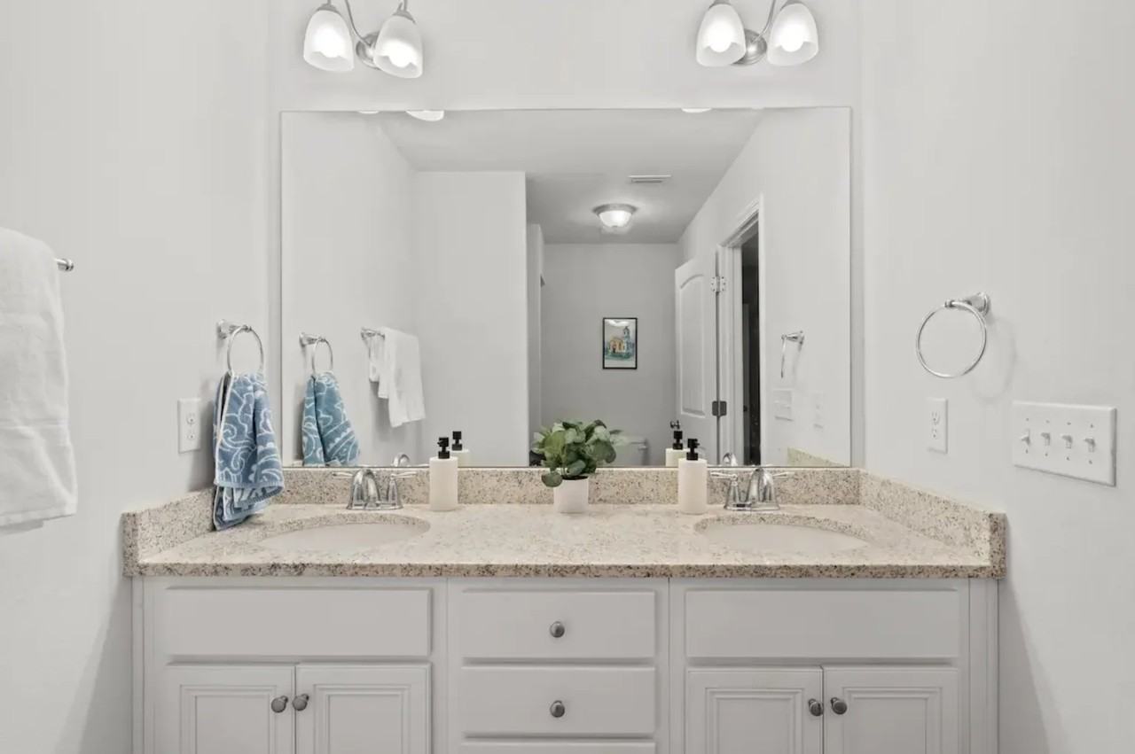 1884 Pointe Dr - Photo 5 of 15