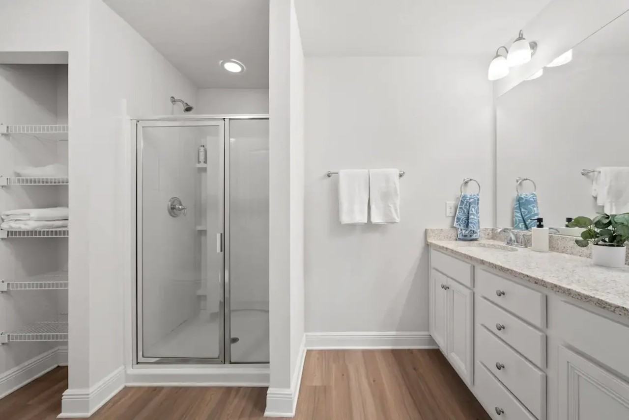 1884 Pointe Dr - Photo 6 of 15