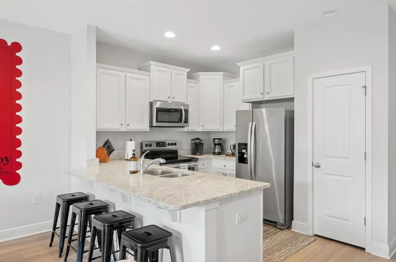 1884 Pointe Dr - Photo 7 of 15