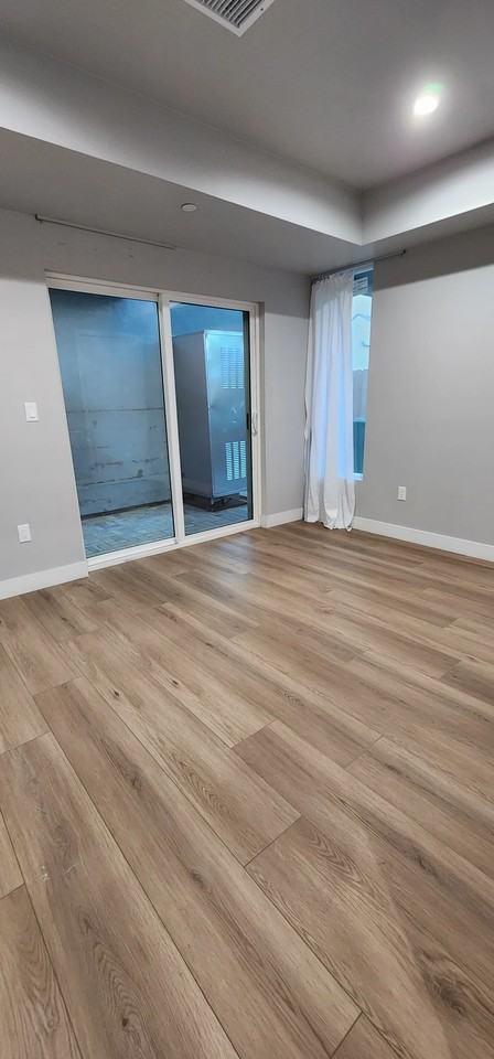 2401 S Redondo Blvd #A - Photo 6 of 20