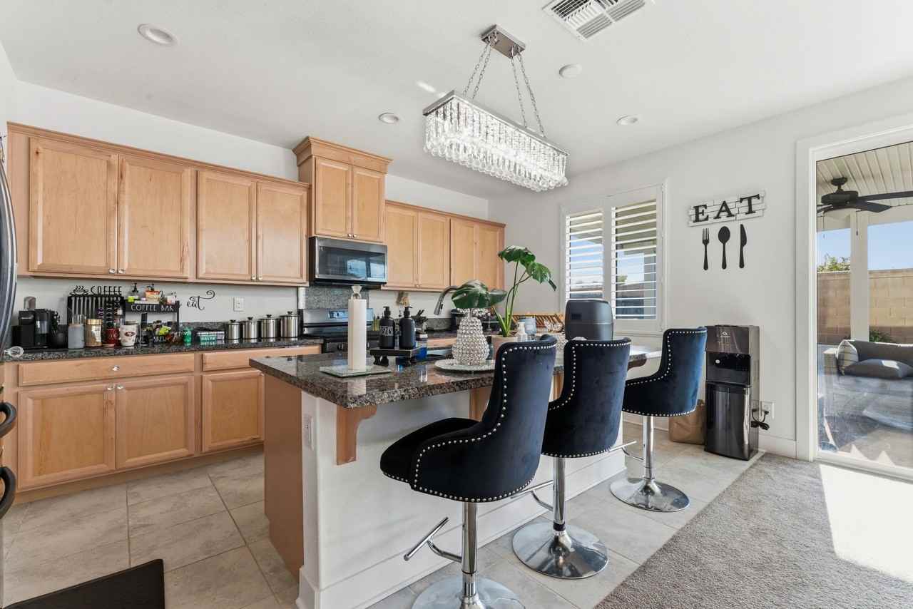 936 Bergenia St - Photo 3 of 20