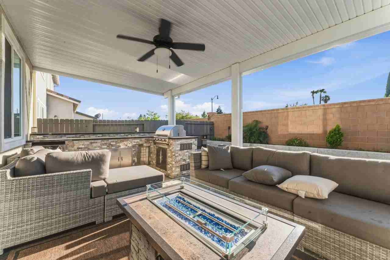 936 Bergenia St - Photo 7 of 20