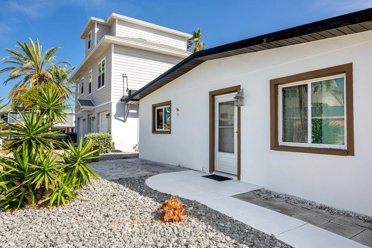 18053 2nd St E - Photo 3 of 20