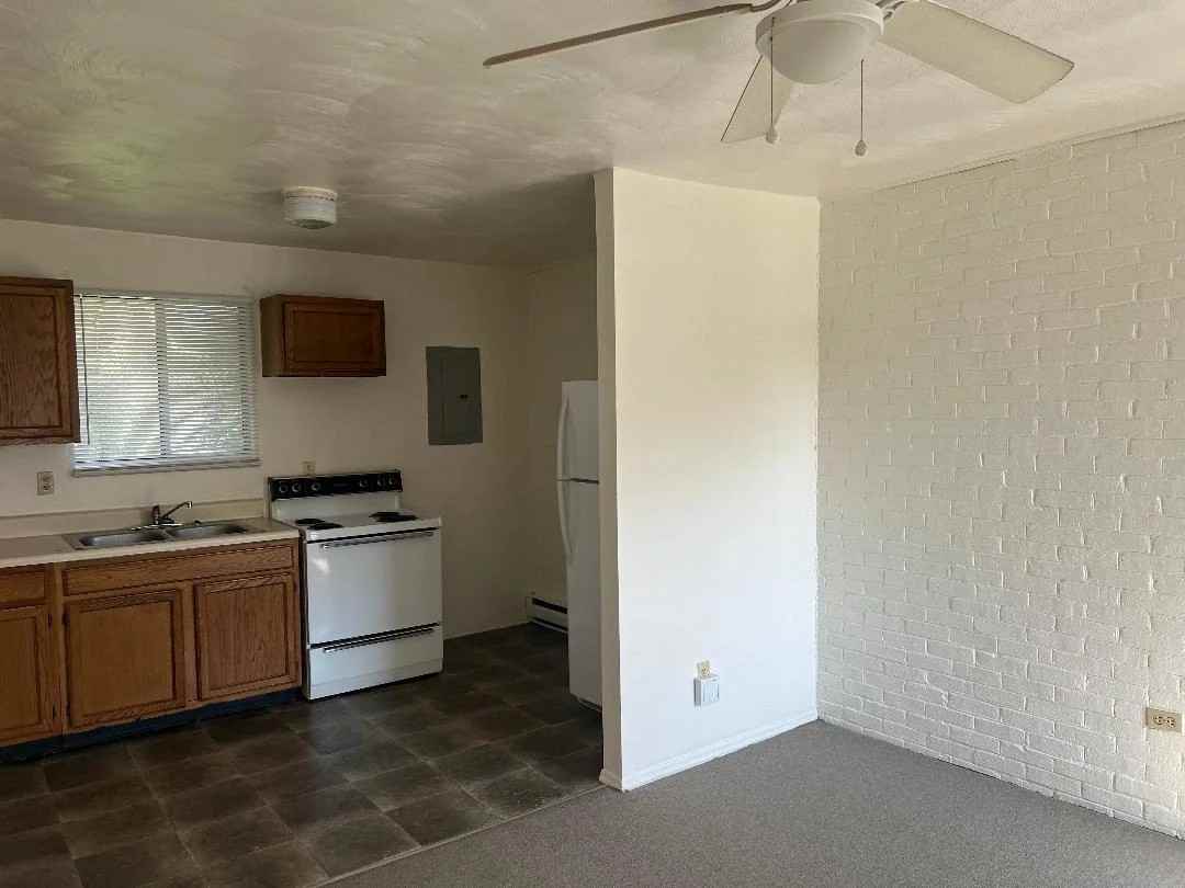 1416 Moorman Ave Nw #D - Photo 4 of 9