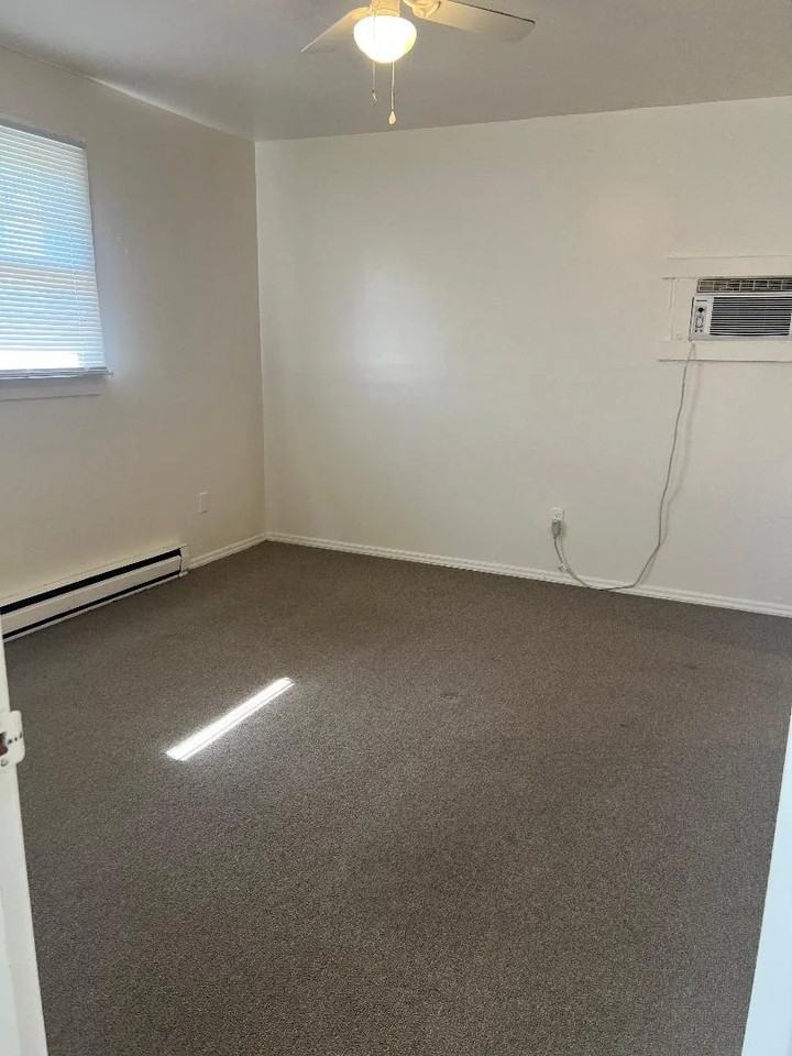 1416 Moorman Ave Nw #D - Photo 5 of 9