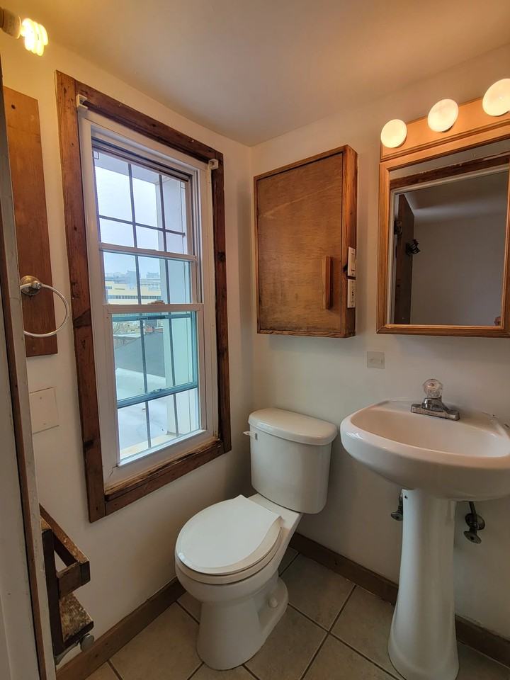 1506 Green St #4F - Photo 4 of 13