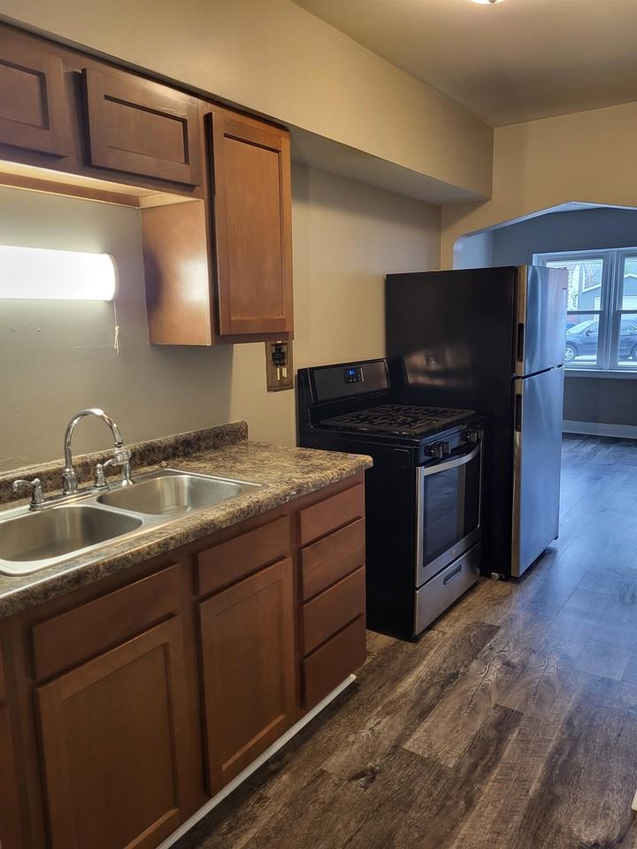 738 State St - Photo 3 of 18