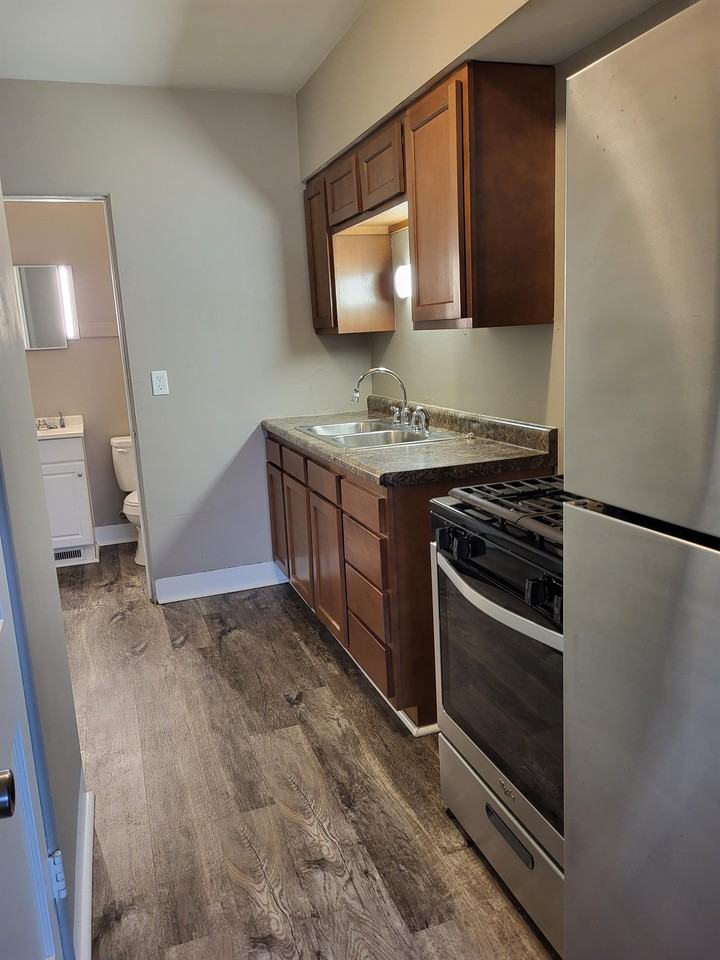 738 State St - Photo 4 of 18