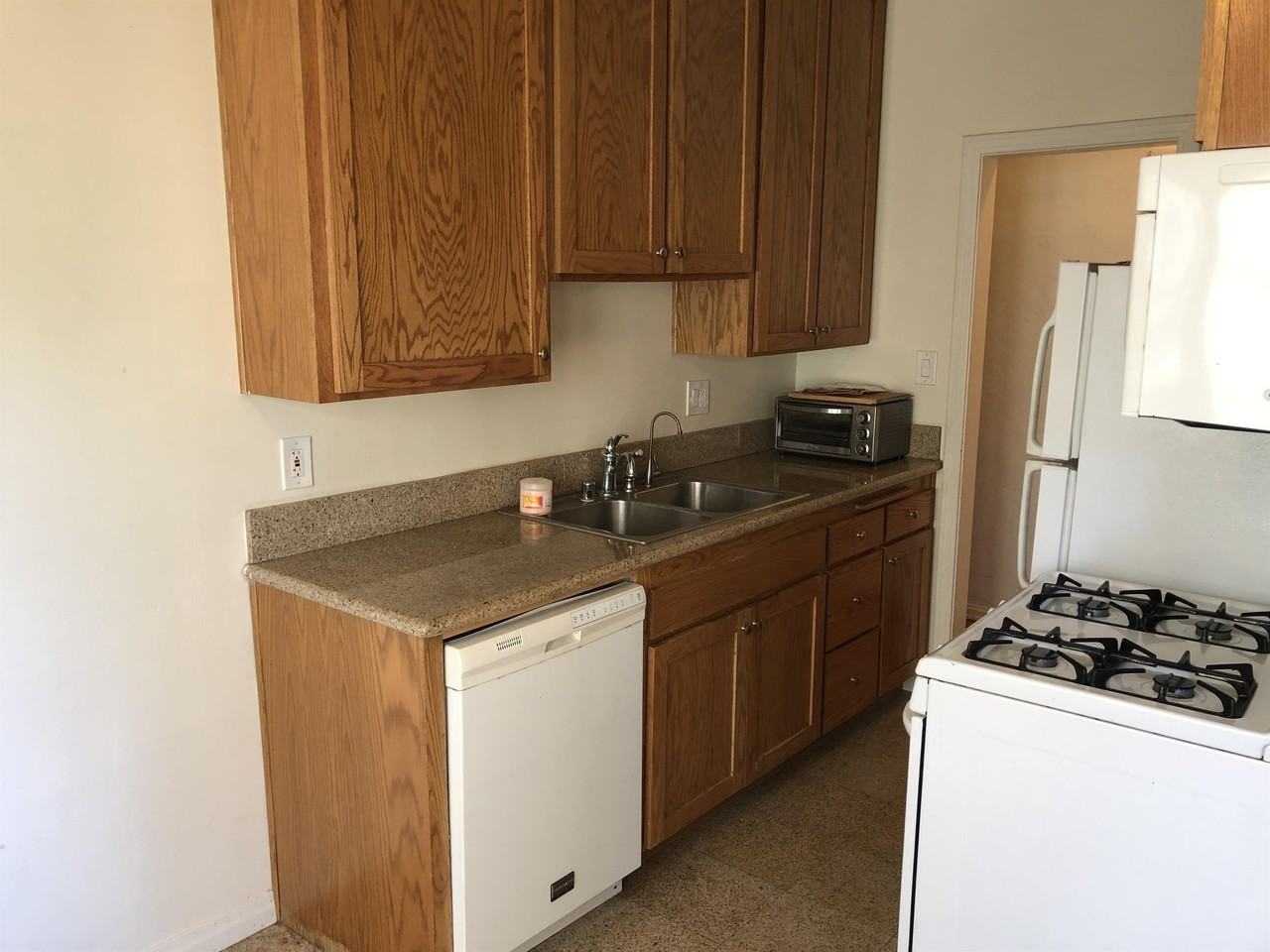 Reeves Apartments - Photo 7 of 15