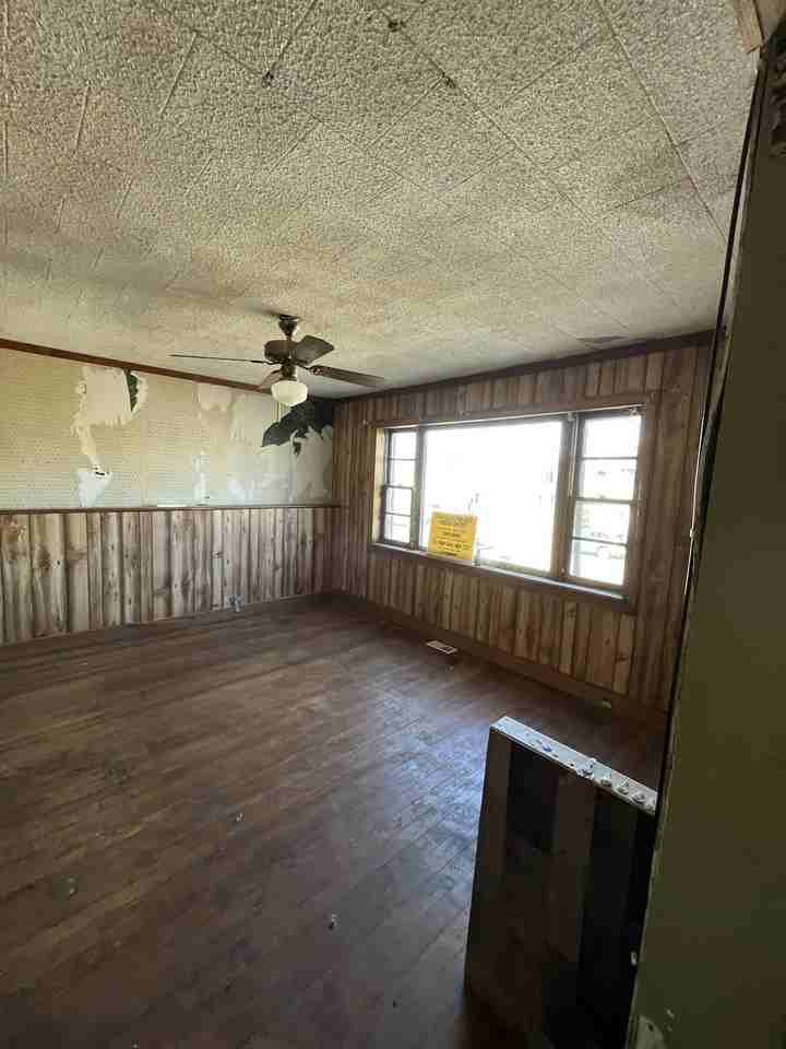 535 7th Avenue South - Photo 3 of 14