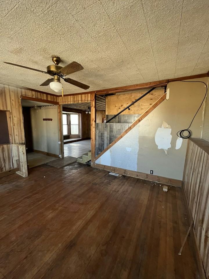 535 7th Avenue South - Photo 4 of 14