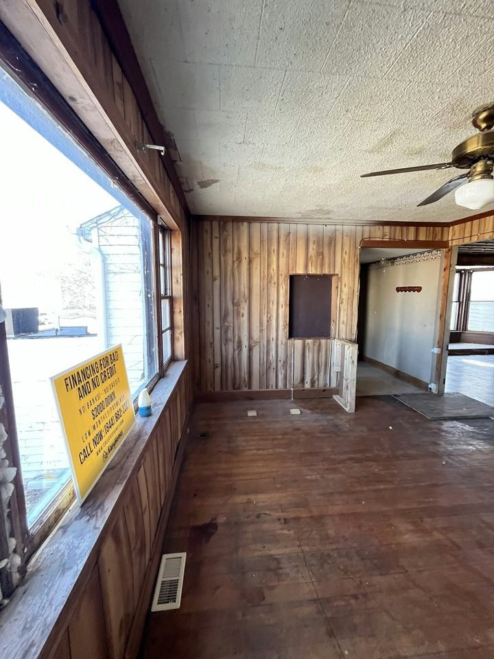 535 7th Avenue South - Photo 7 of 14