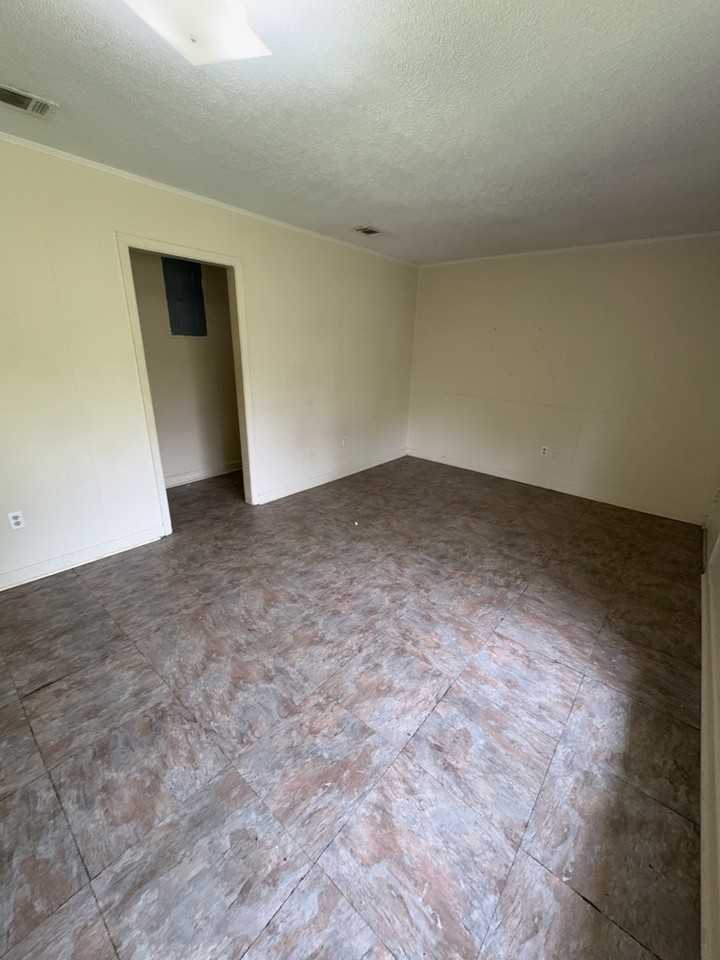 6521 Lyndon B Johnson Drive - Photo 3 of 9