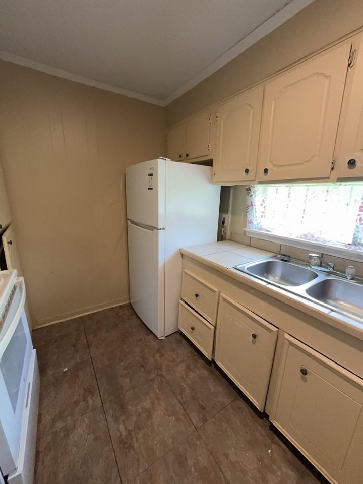 6521 Lyndon B Johnson Drive - Photo 5 of 9