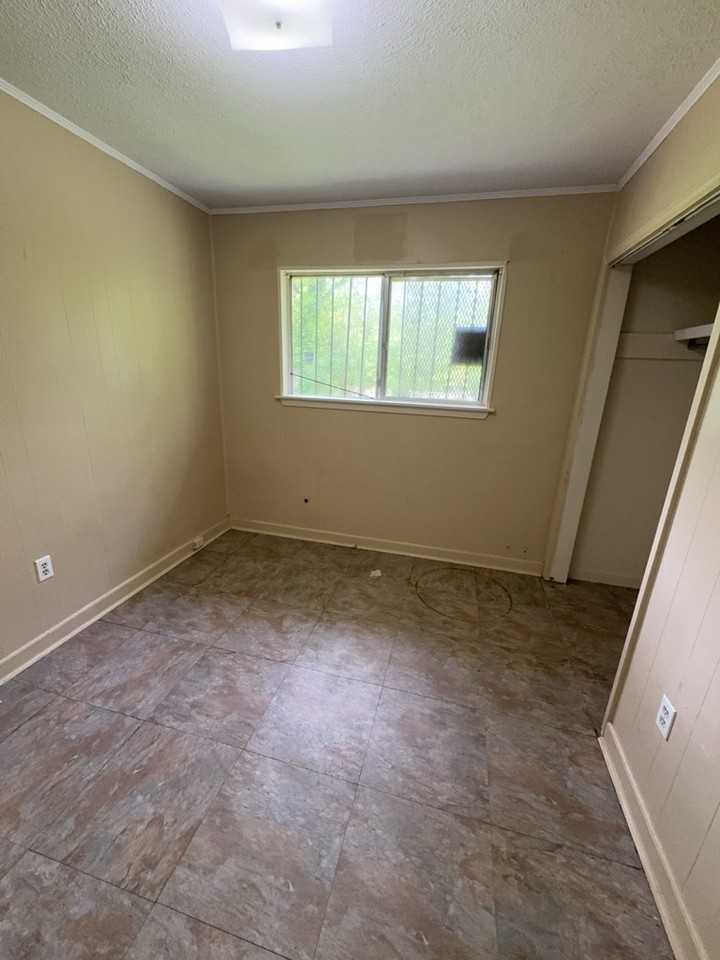 6521 Lyndon B Johnson Drive - Photo 6 of 9