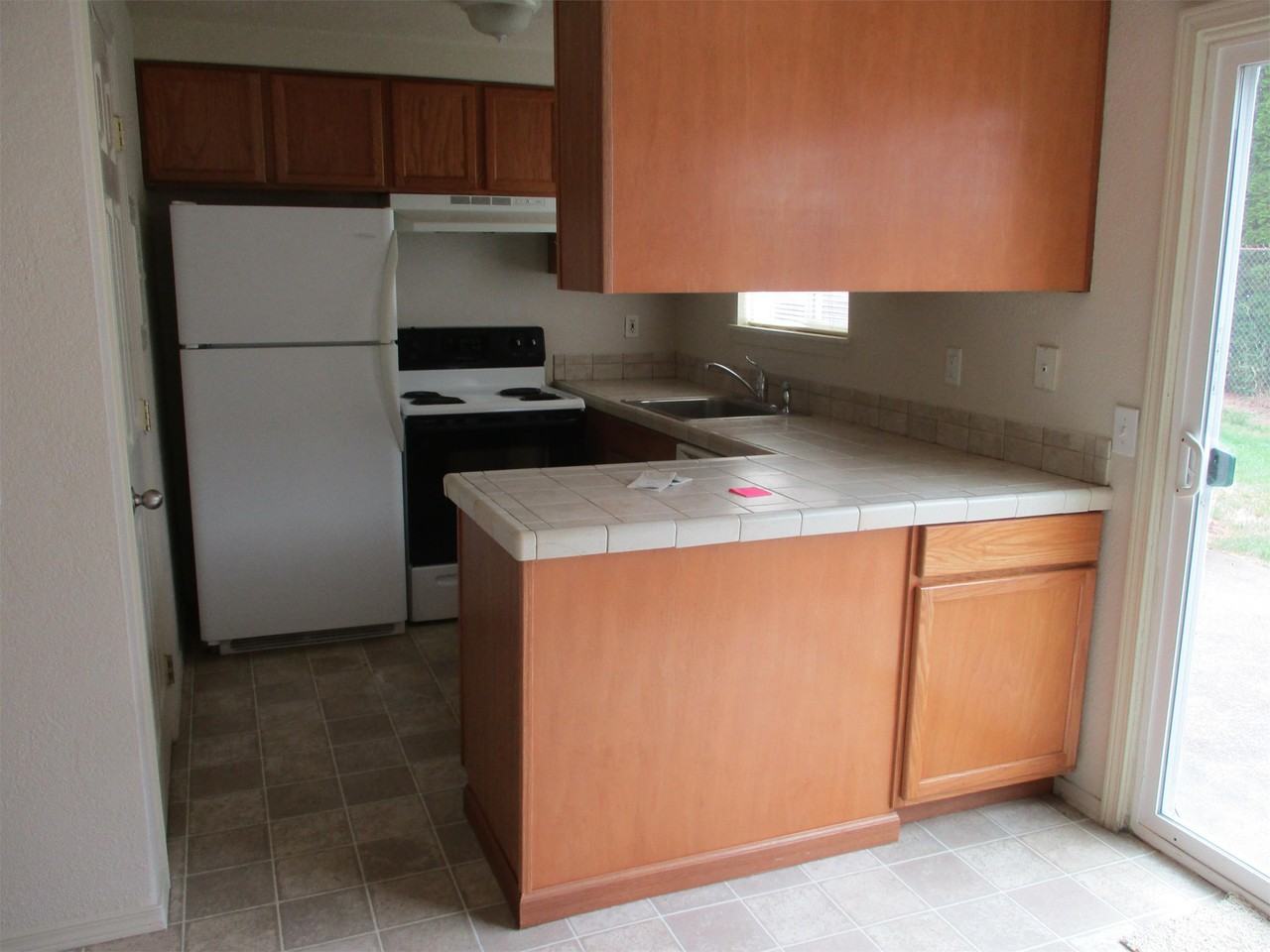 25182 East Broadway Avenue - Photo 5 of 12