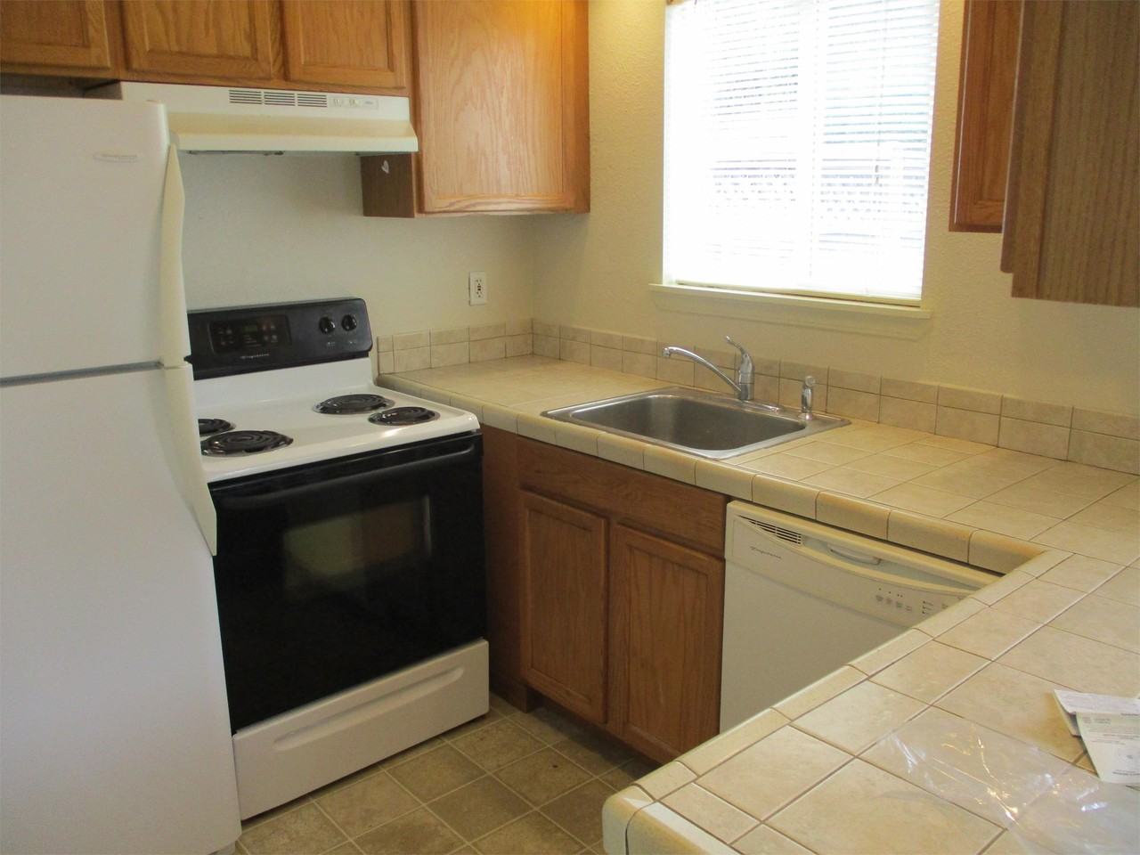 25182 East Broadway Avenue - Photo 6 of 12