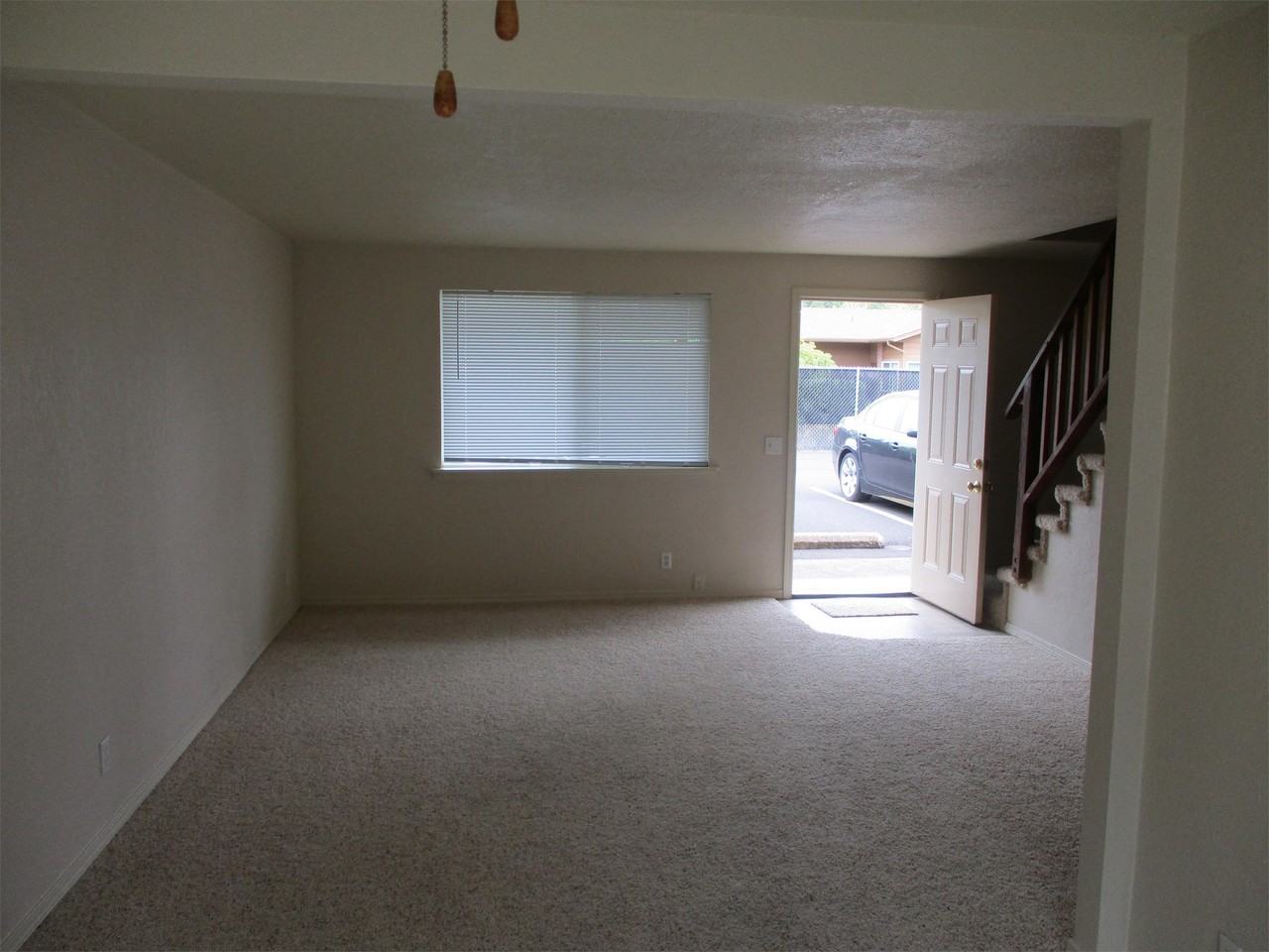 25182 East Broadway Avenue - Photo 7 of 12