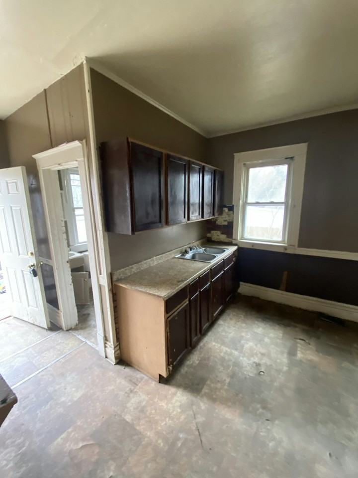 2012 West Garden Street - Photo 2 of 15