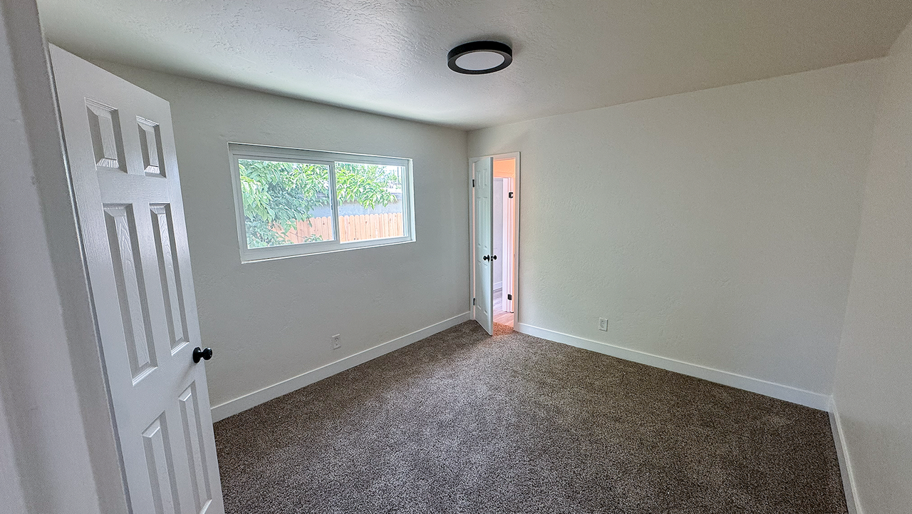 967 East Cleveland Avenue - Photo 4 of 9