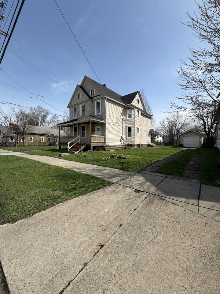 3295 West 44th Street, Unit Upper - Photo 2 of 15