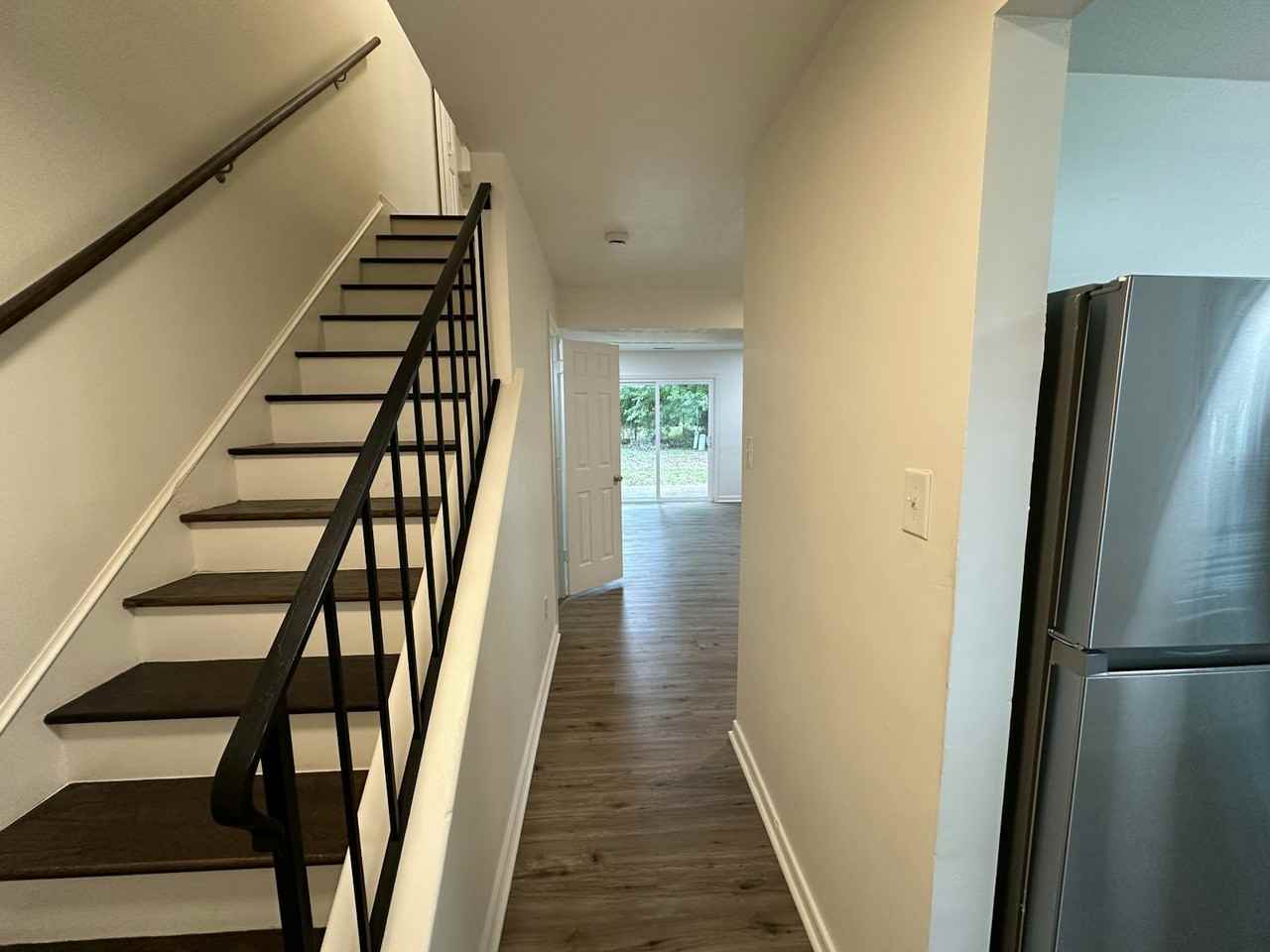 430 Hickorywood Circle - Photo 3 of 33