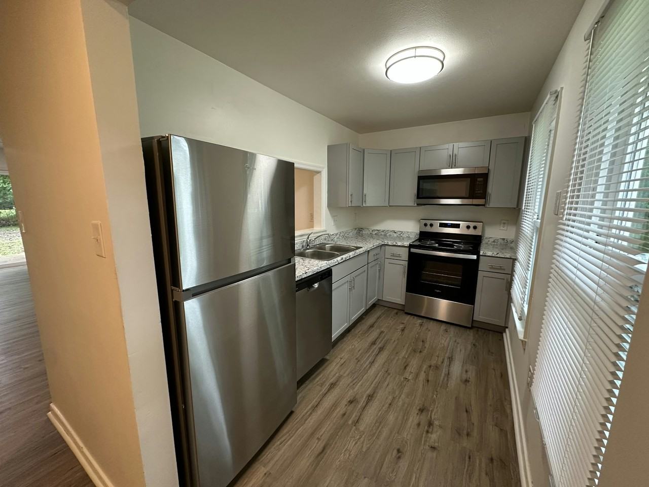 430 Hickorywood Circle - Photo 4 of 33