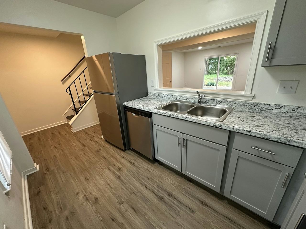 430 Hickorywood Circle - Photo 5 of 33