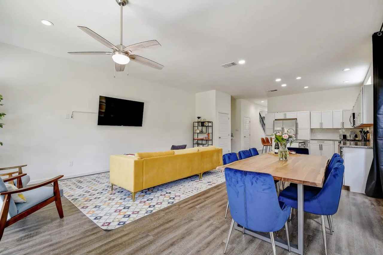 1618 Dakota Street, Unit 102 - Photo 6 of 33