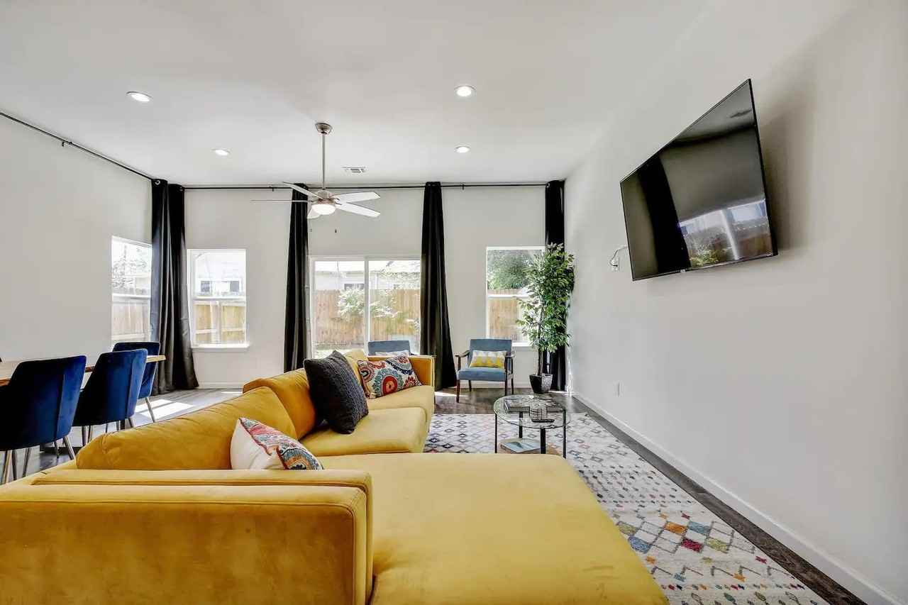 1618 Dakota Street, Unit 102 - Photo 7 of 33