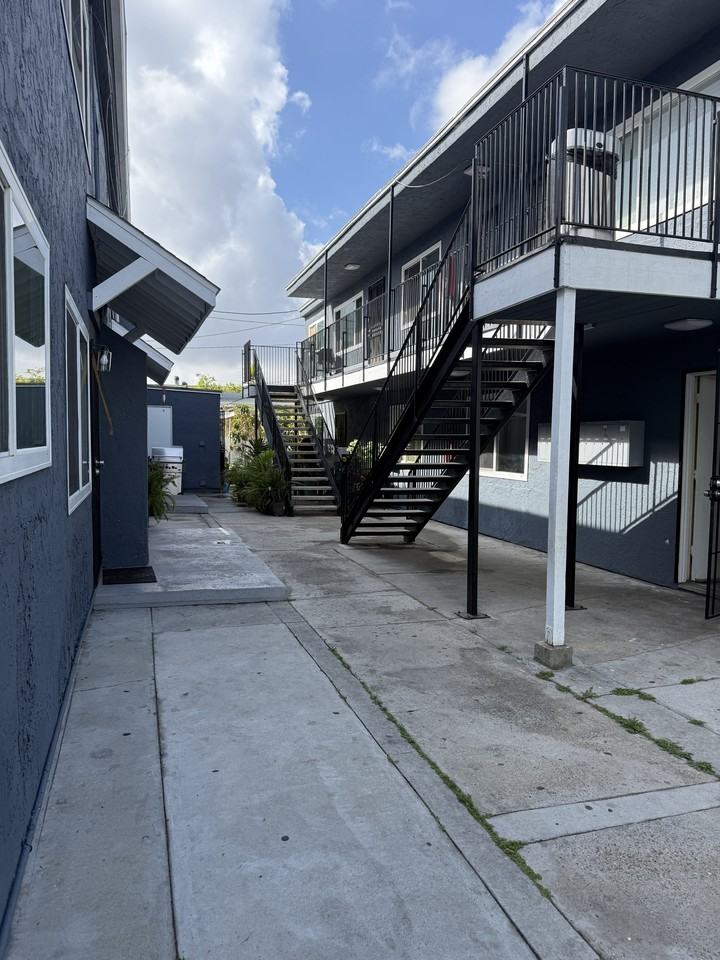 3738-40 Van Dyke Avenue - Photo 2 of 8