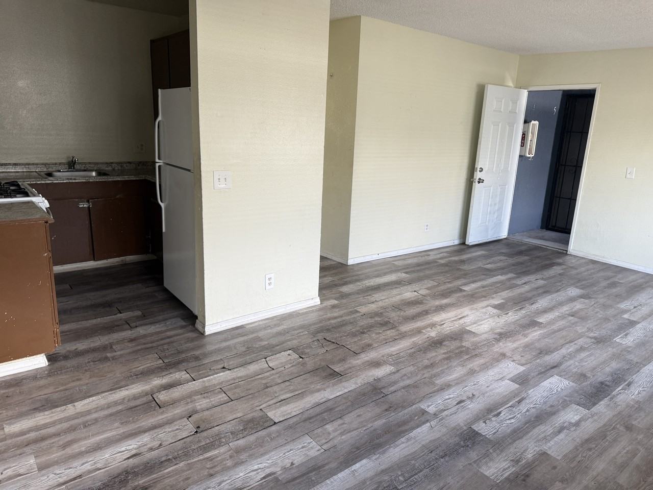 3738-40 Van Dyke Avenue - Photo 4 of 8