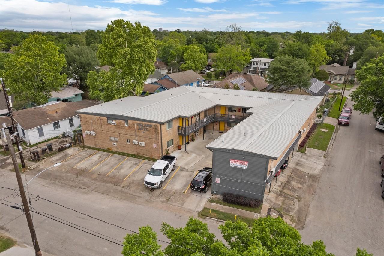 4811 Oakland Street - Photo 3 of 29