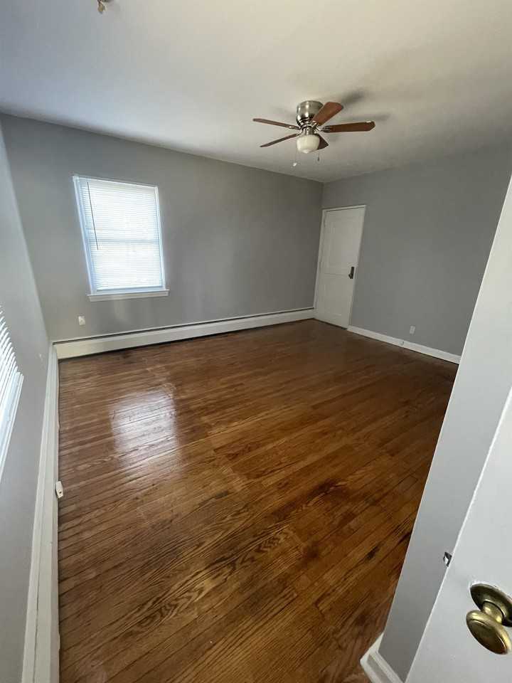 2909 Garrett Road - Photo 4 of 32