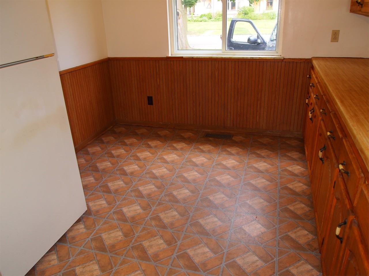 Fayette St E 36 - Photo 3 of 8