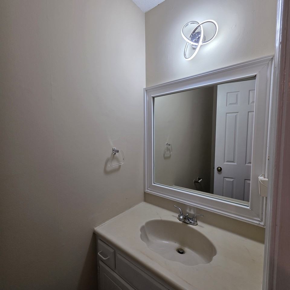 1900 Buck Ln Apt A #A - Photo 4 of 11