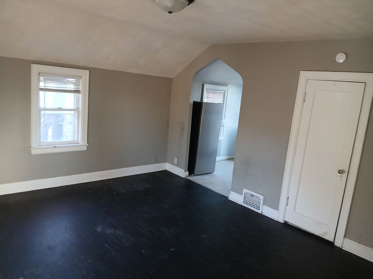 407 North Covell Avenue Apt #3 - Photo 6 of 7