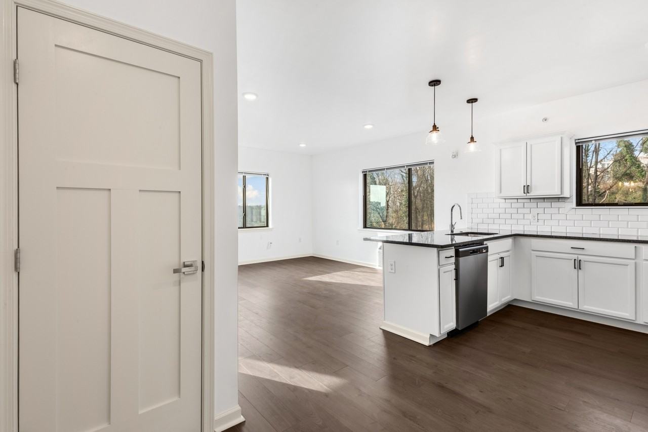 5312 Ridge Avenue - Photo 5 of 23