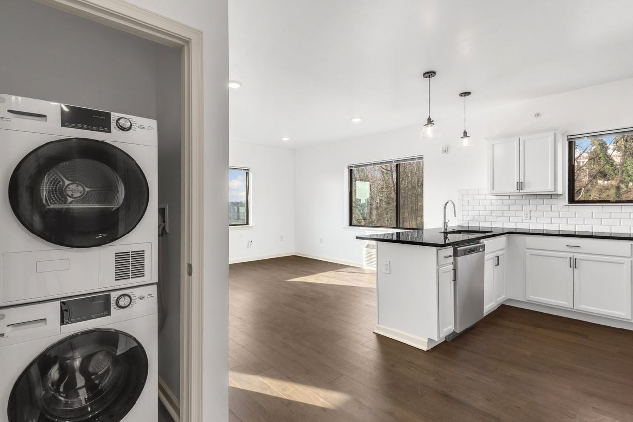5312 Ridge Avenue - Photo 7 of 23