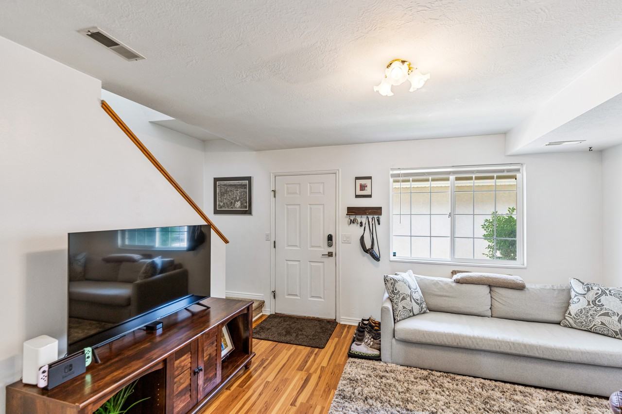 1637 Talon Dr #1 - Photo 3 of 17